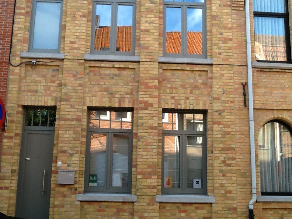 Guesthouse Oude Houtmarkt 예페르 외부 사진